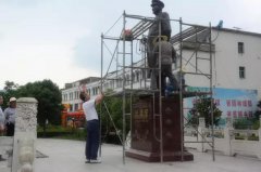 杨总携带技术团队赴金寨为洪学智将军雕塑维保