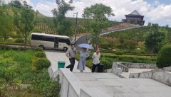 <b>不畏炎暑，参观领导促提升</b>