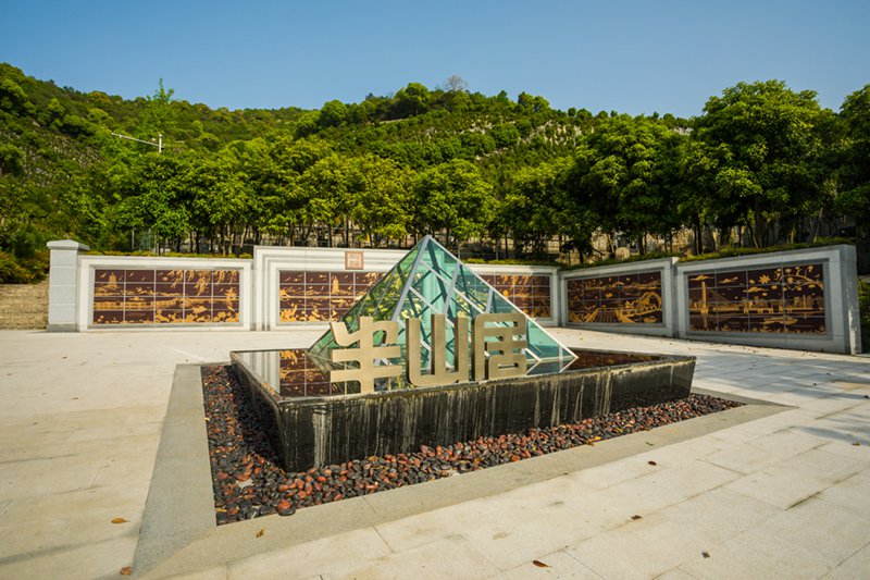 感触天然之美，壹号娱乐集团的陵寝规划哲学