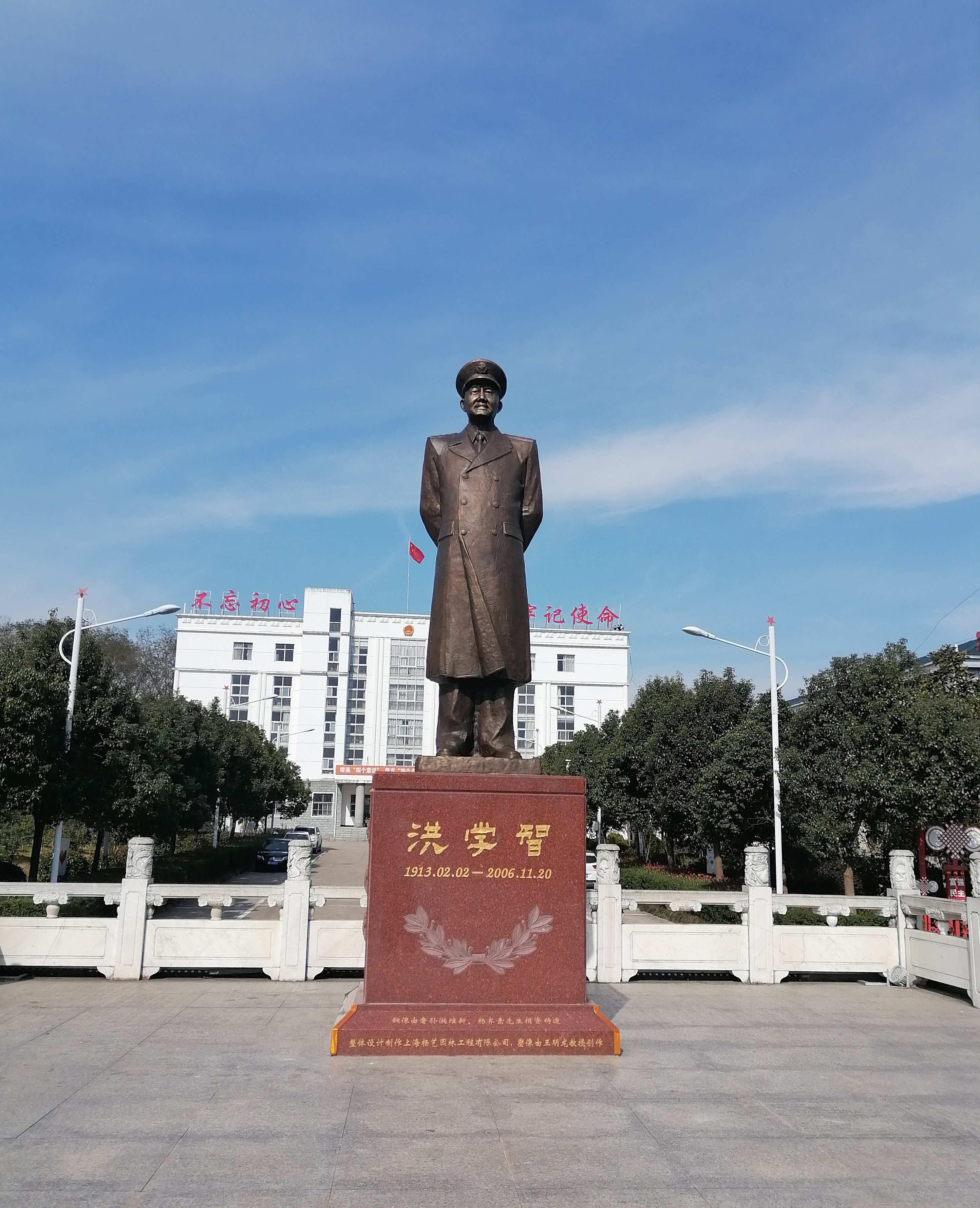 墓园铜韵，不朽的人文影象