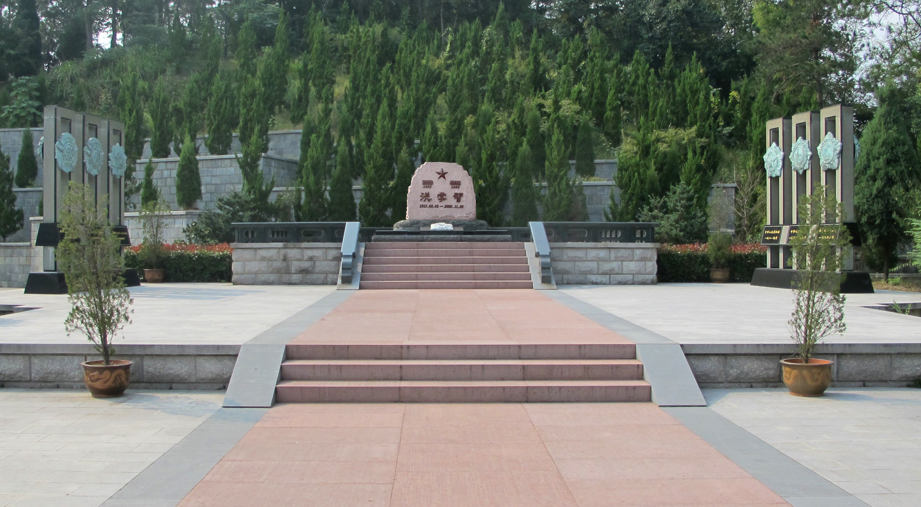 为什么墓园必要红色文化？