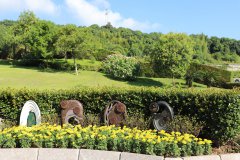 壹号娱乐幼型艺术雕塑葬：让性命以美学姿势归于天然